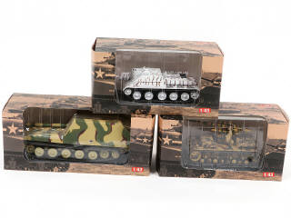 Lot 310 - DIVERS (9)