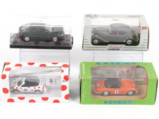 Lot 300 - DIVERS (12)