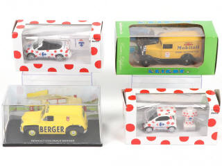 Lot 318 - DIVERS (12)