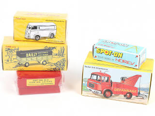 Lot 268 - DIVERS (5)