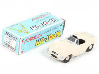 Lot 268 - DIVERS (5)