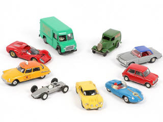 Lot 270 - DIVERS (9)