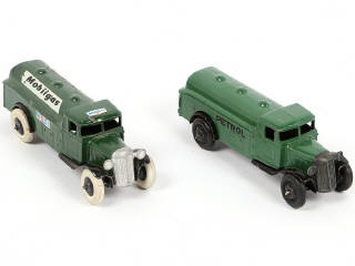 Lot 259 - DINKY TOYS (GB) (2)
