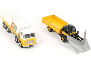 Lot 261 - DINKY TOYS (GB) (2)