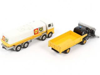 Lot 261 - DINKY TOYS (GB) (2)