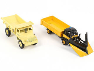 Lot 260 - DINKY TOYS (GB) (2)