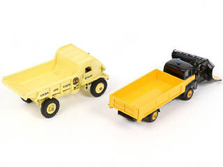 Lot 260 - DINKY TOYS (GB) (2)