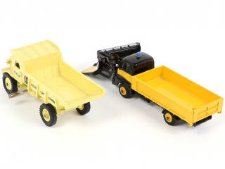 Lot 260 - DINKY TOYS (GB) (2)