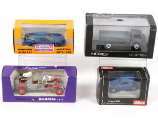 Lot 301 - DIVERS (16)