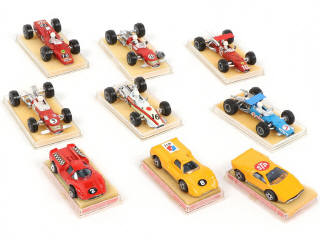 Lot 269 - DIVERS (9)