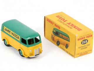 Lot 223 - DINKY TOYS (FRANCE) (1)