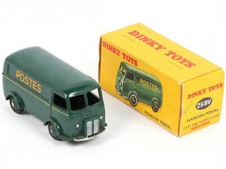 Lot 224 - DINKY TOYS (FRANCE) (1)
