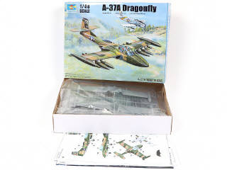 Lot 56 - TRUMPETER (CHINE) (7)