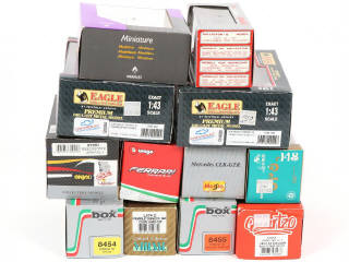 Lot 299 - DIVERS (12)