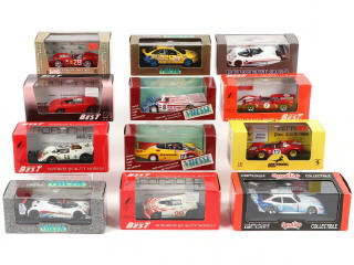 Lot 312 - DIVERS (12)