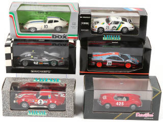 Lot 296 - DIVERS (6)