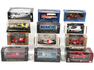 Lot 298 - DIVERS (12)