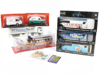 Lot 286 - DIVERS (8)