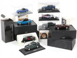 Lot 285 - DIVERS (8)