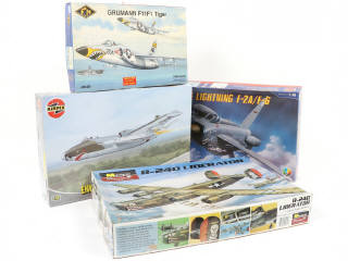 Lot 309 - DIVERS (4)