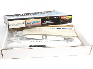 Lot 312 - DIVERS (8)