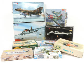 Lot 313 - DIVERS (9)