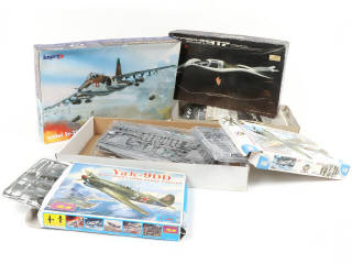 Lot 313 - DIVERS (9)