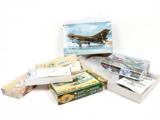 Lot 313 - DIVERS (9)