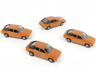 Lot 277 - DINKY TOYS (6)