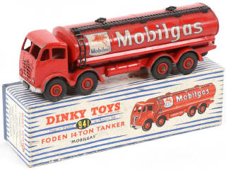 Lot 117 - DINKY TOYS (GB) (1)