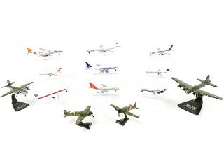 Lot 305 - DIVERS (13)