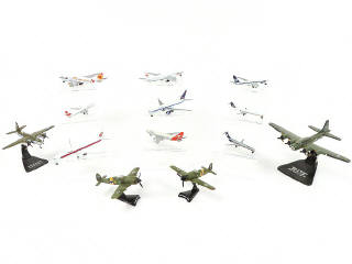 Lot 305 - DIVERS (13)