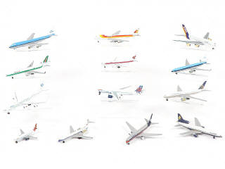 Lot 307 - DIVERS (13)