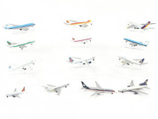 Lot 307 - DIVERS (13)