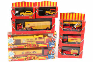 Lot 246 - DIVERS (8)