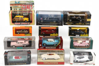Lot 254 - DIVERS (12)