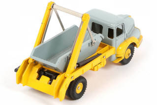 Lot 194 - DINKY TOYS (FRANCE) (1)
