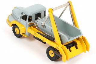 Lot 194 - DINKY TOYS (FRANCE) (1)
