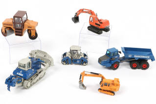 Lot 87 - DIVERS (6)
