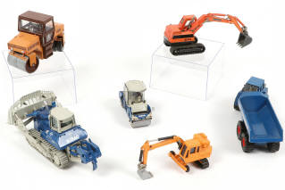Lot 87 - DIVERS (6)