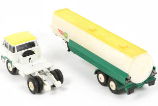 Lot 193 - DINKY TOYS (FRANCE) (1)