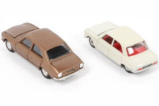 Lot 210 - DINKY TOYS (FRANCE) (2)