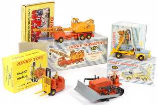 Lot 217 - DINKY TOYS (6)
