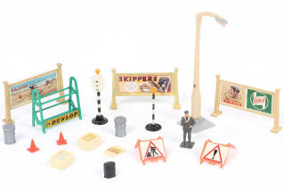 Lot 272 - DINKY TOYS (GB) (16)