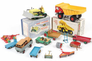 Lot 271 - DINKY TOYS (GB) (15)