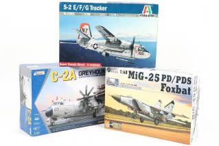 Lot 6 - DIVERS (3)