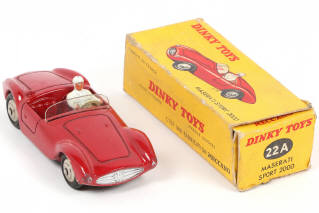 Lot 303 - DINKY TOYS (FRANCE) (1)