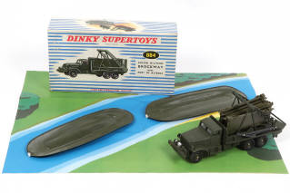 Lot 332 - DINKY TOYS (FRANCE) (1)