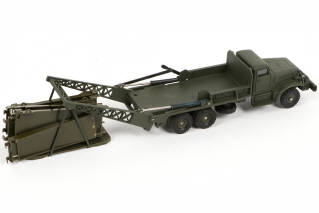 Lot 332 - DINKY TOYS (FRANCE) (1)