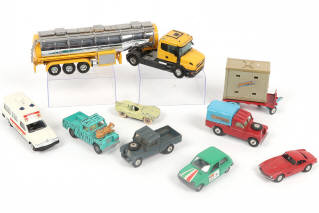 Lot 60 - DIVERS (9)